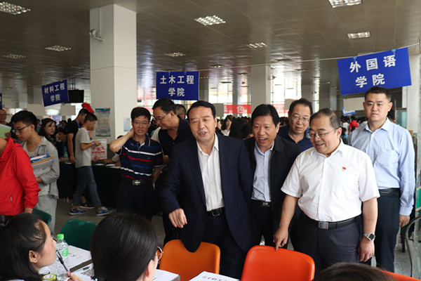 土木工程学院喜迎2018级新生