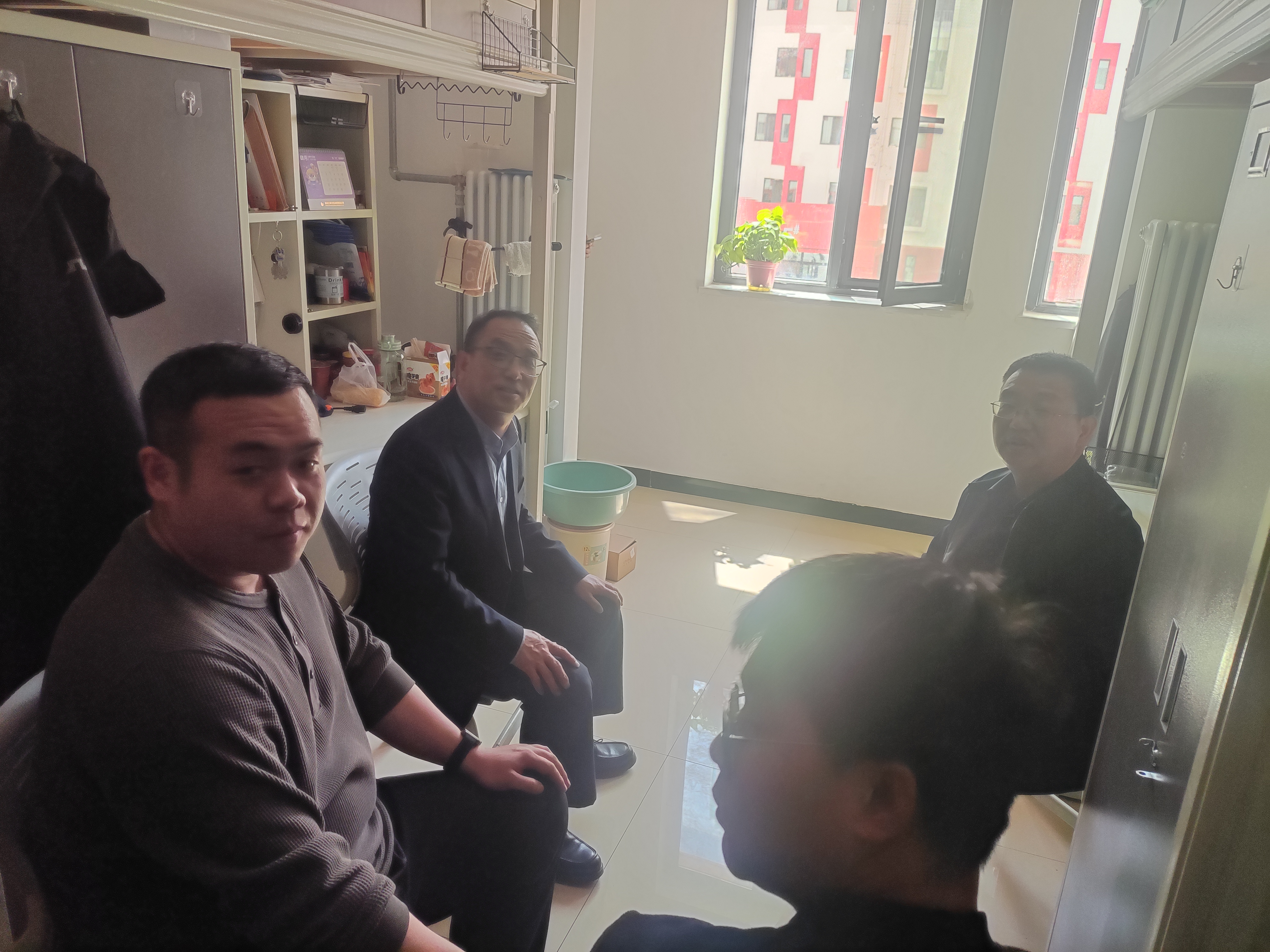 副校长贾杰华走访土木工程学院学生宿舍