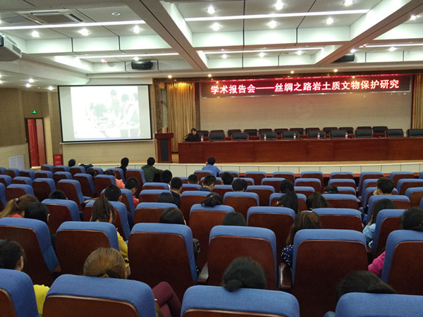 土木工程学院举办学术报告会