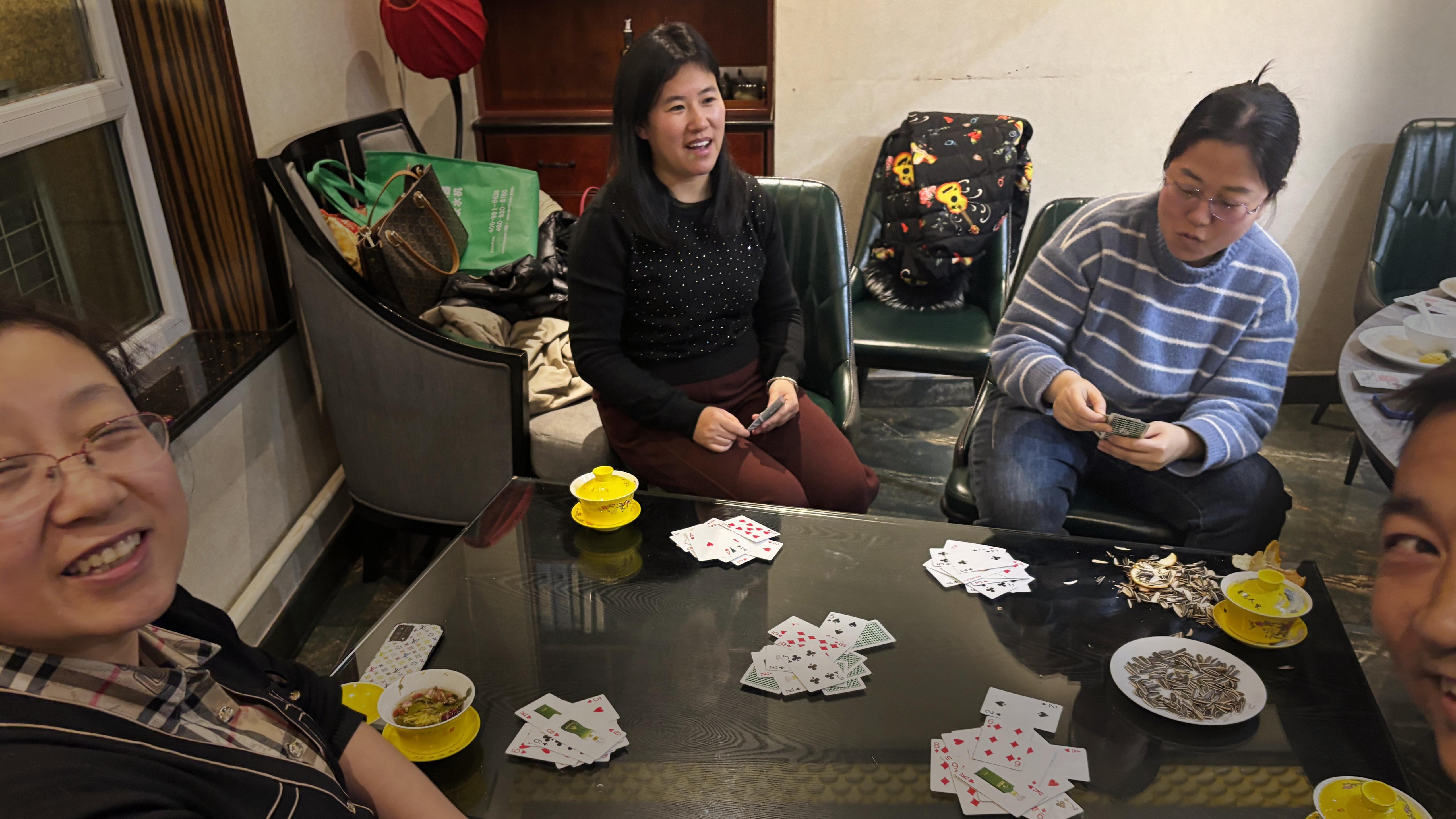 老骥卸辕辙万里，前树常青荫三华|土木工程学院分工会开展“送老迎新”牌类比赛活动