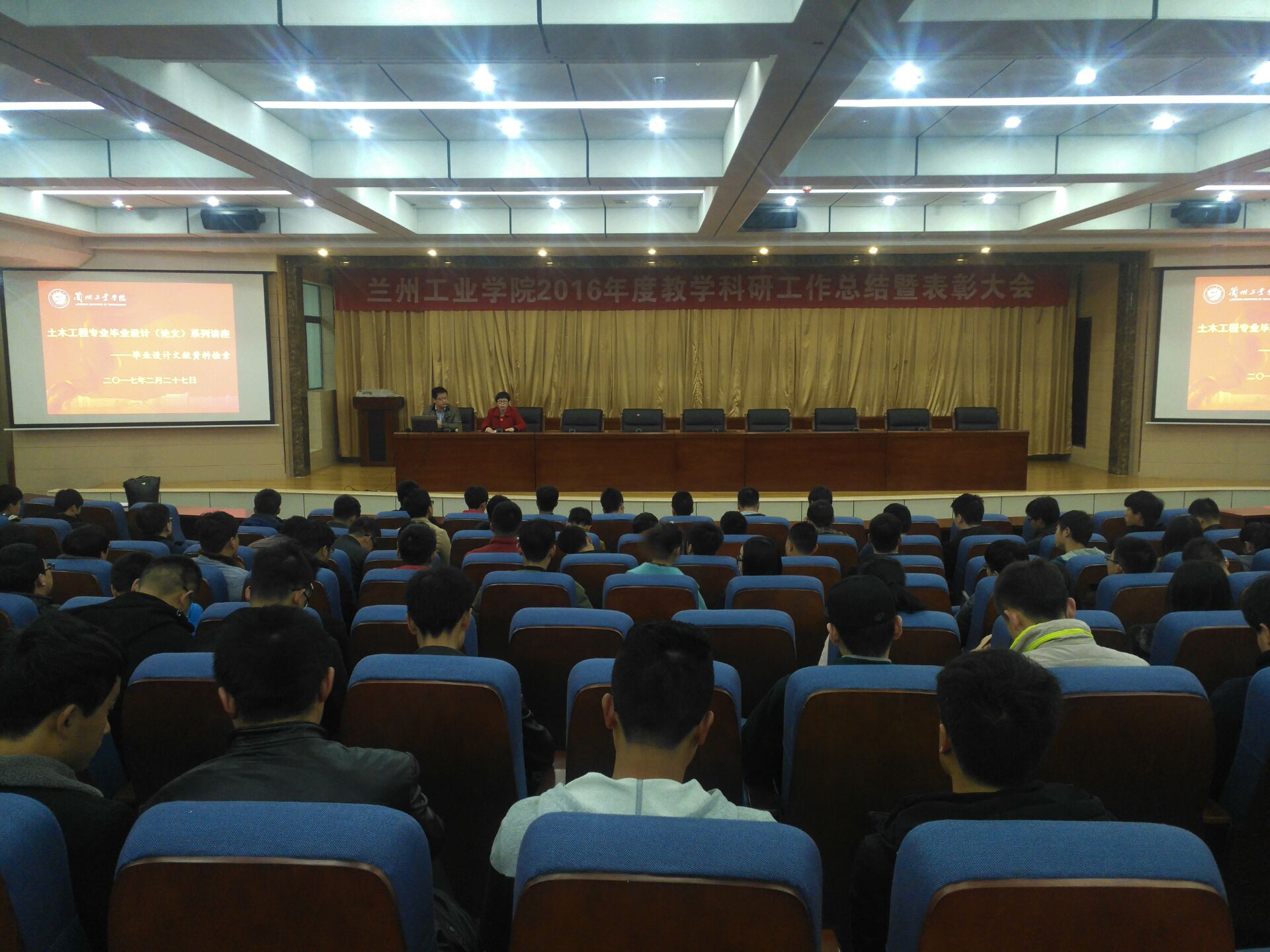 土木工程学院“如何做好毕业设计（论文）专题系列讲座”开讲了