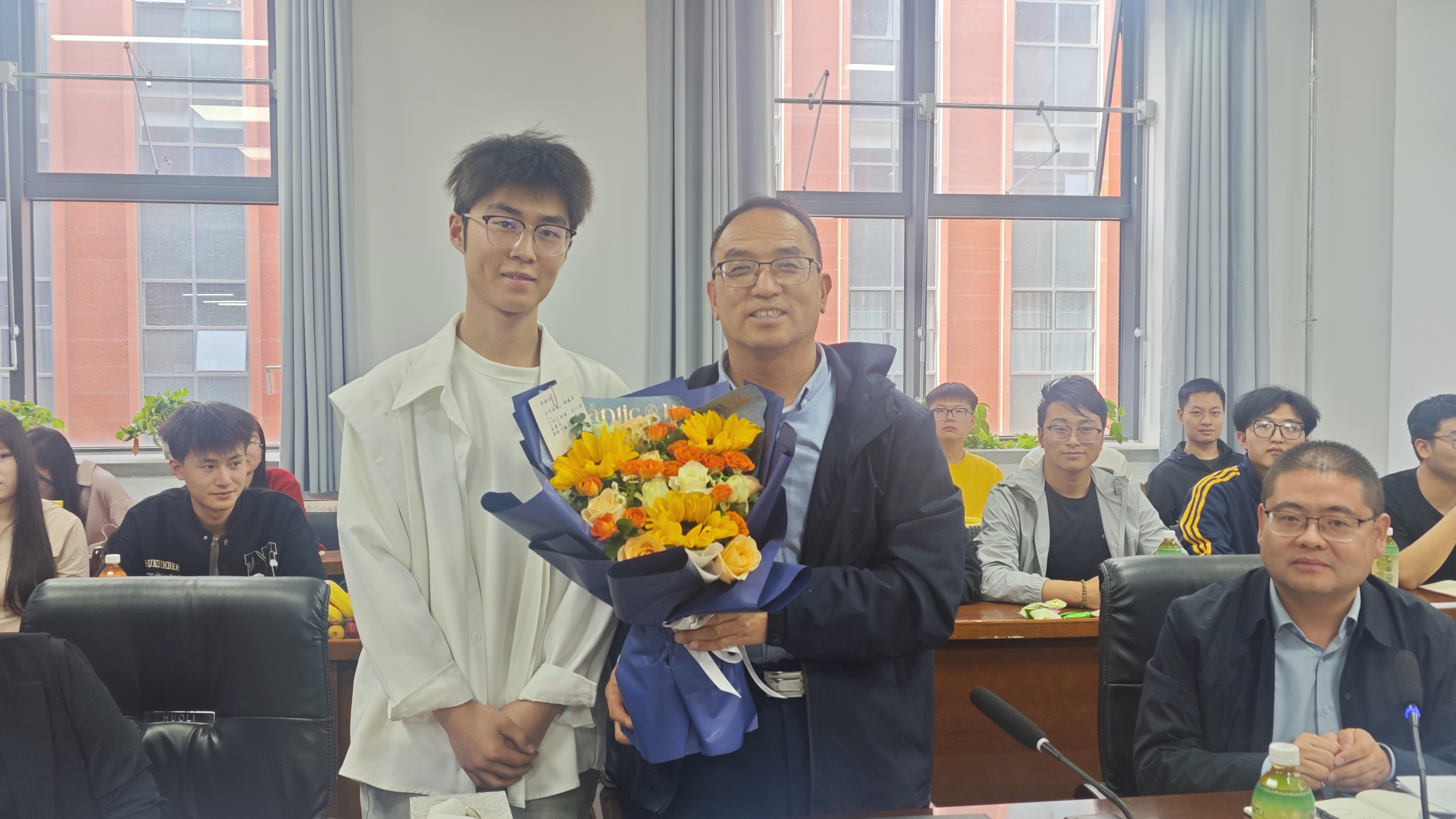 土木工程学院举办2026届毕业生 “薪火赓续·青春逐梦”座谈会